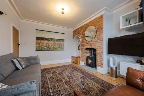 3 bedroom semi-detached house for sale, Doncaster Road, Scunthorpe