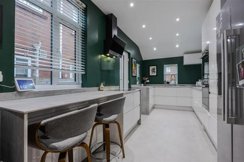3 bedroom semi-detached house for sale, Doncaster Road, Scunthorpe