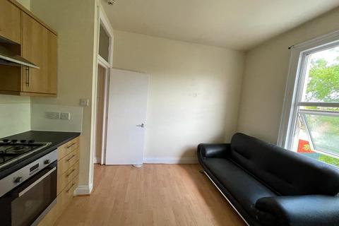 Studio to rent, Eagle Road, Wembley, HA0 4SL