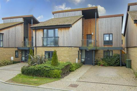4 bedroom detached house to rent, Aiken Grange, Milton Keynes MK10