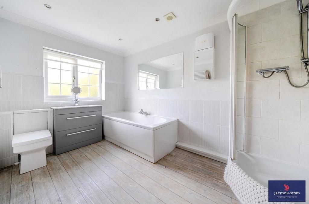 Family Bathroom B