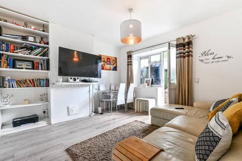 2 bedroom flat to rent, Shacklewell Road, Hackney, London, N16