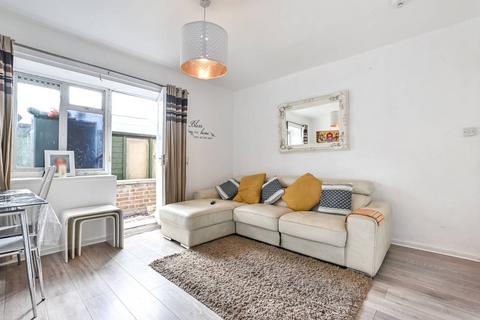 2 bedroom flat to rent, Shacklewell Road, Hackney, London, N16