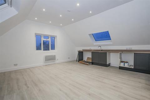 3 bedroom flat to rent, Crayford High Street, Crayford, Kent