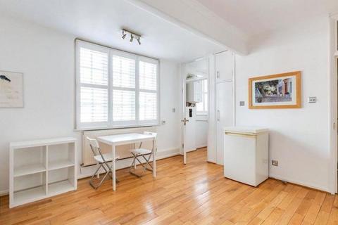 Studio to rent, Wyndham Street, London W1H