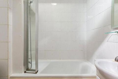 Studio to rent, Wyndham Street, London W1H