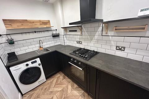 2 bedroom flat to rent, Crow Road, Broomhill, Glasgow, G11