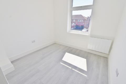 2 bedroom apartment to rent, Collier Row Road, Collier Row, RM5