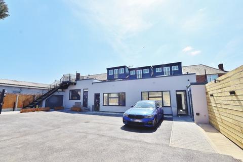 2 bedroom apartment to rent, Collier Row Road, Collier Row, RM5