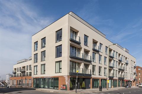 3 bedroom apartment to rent, FINCHLEY ROAD, GOLDERS GREEN, NW11