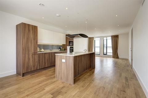 3 bedroom apartment to rent, FINCHLEY ROAD, GOLDERS GREEN, NW11