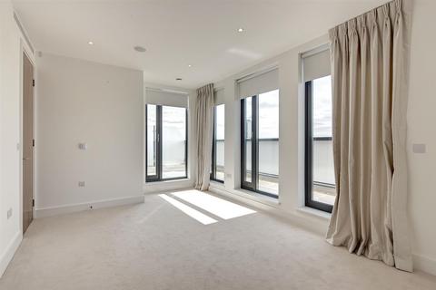 3 bedroom apartment to rent, FINCHLEY ROAD, GOLDERS GREEN, NW11