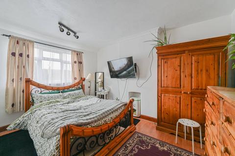 3 bedroom terraced house for sale, Eardley Road, Streatham Common, London, SW16