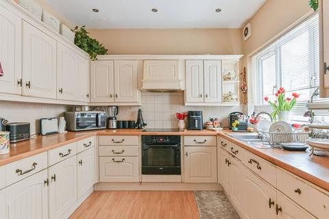 4 bedroom end of terrace house for sale, Gleneldon Road, Streatham Common, London, SW16