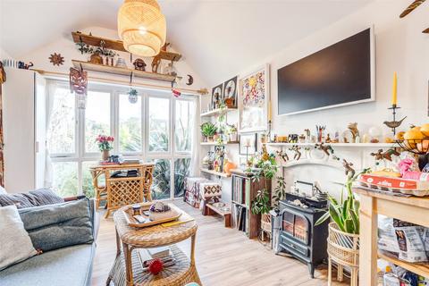 1 bedroom bungalow for sale, Tennyson Road, Worthing, West Sussex, BN11