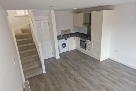 1 bedroom maisonette to rent, Robin Hood Mews, Albert Road, Luton, Bedfordshire, LU1