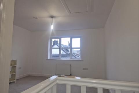 1 bedroom maisonette to rent, Robin Hood Mews, Albert Road, Luton, Bedfordshire, LU1