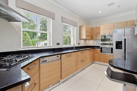 3 bedroom townhouse for sale, Broomhill Court, Esher Close, Esher, KT10