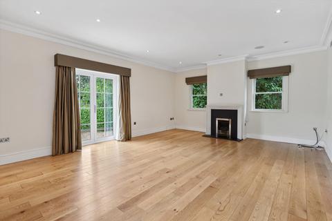 3 bedroom townhouse for sale, Broomhill Court, Esher Close, Esher, KT10