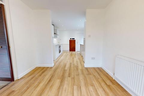 3 bedroom detached house to rent, Guilsborough Road, Ravensthorpe, NN6 8EW
