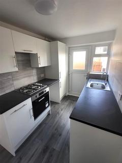 3 bedroom terraced house to rent, Hough End Lane, Leeds