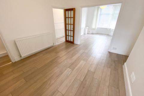 3 bedroom house to rent, Rosslyn Street, ,