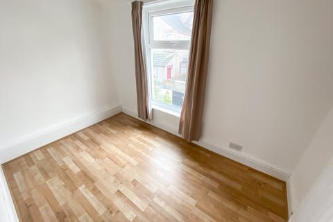 3 bedroom house to rent, Rosslyn Street, ,