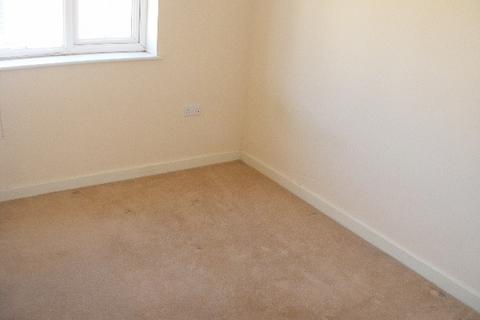 2 bedroom flat to rent, Russet Way, Dunstable LU5