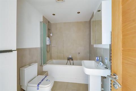 2 bedroom apartment for sale, Broadwater Boulevard Flats, Worthing