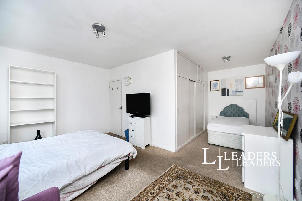 Apartment in East Sussex, Brighton and Hove - View 4