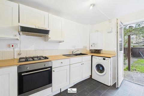 2 bedroom maisonette for sale, Howell Close, Chadwell Heath