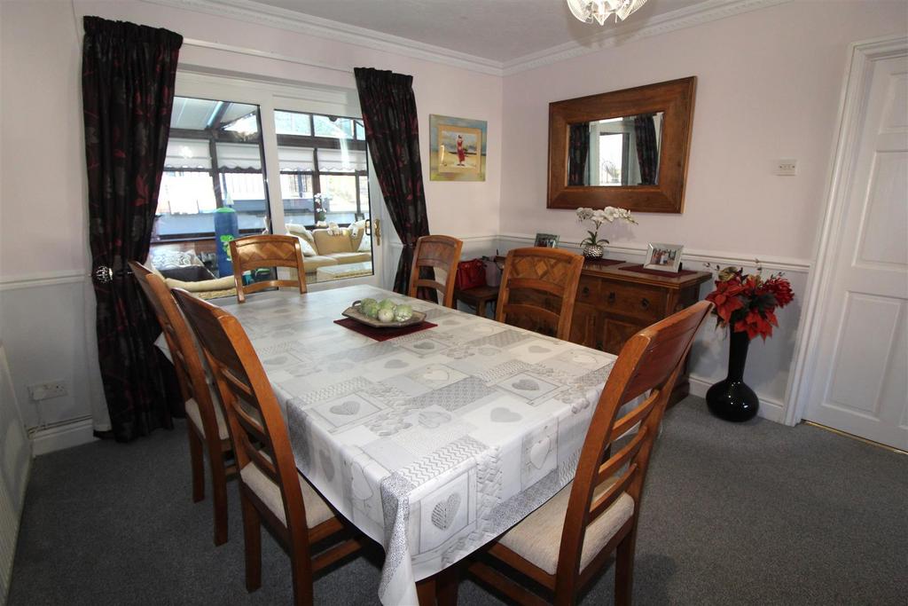 Lounge/Dining Room