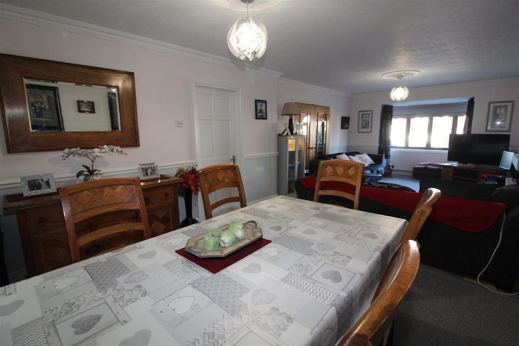 Lounge/Dining Room