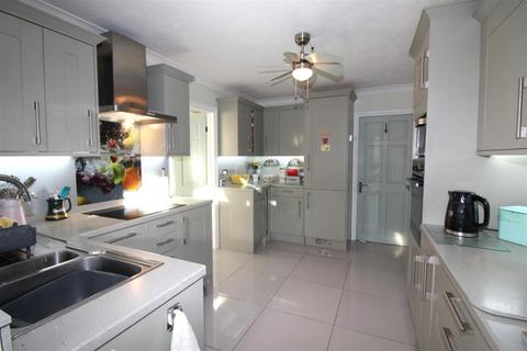 undefined, Gellideg Close, Hengoed CF82
