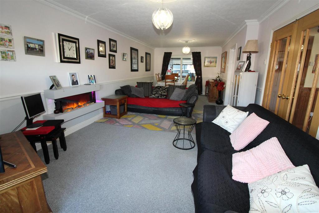 Lounge/Dining Room