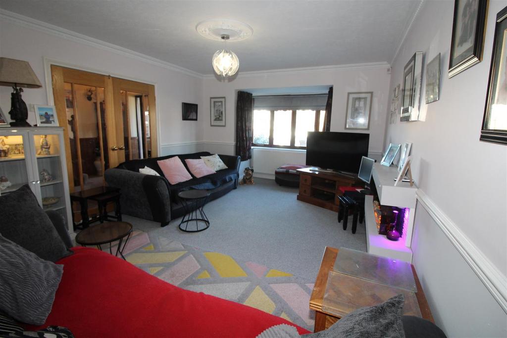 Lounge/Dining Room