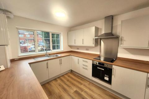 3 bedroom semi-detached house to rent, Gooch Close, Stourbridge DY8