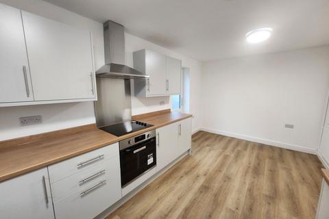 3 bedroom semi-detached house to rent, Gooch Close, Stourbridge DY8