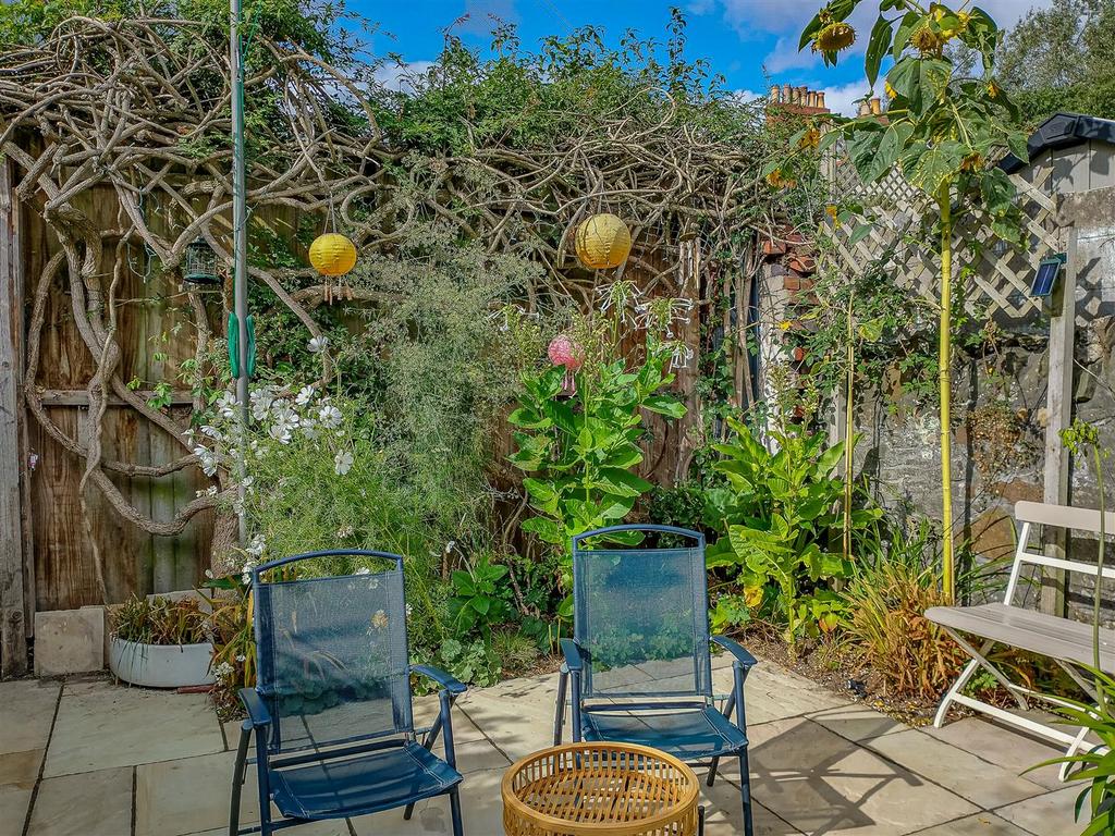 9 Garden-1.jpg