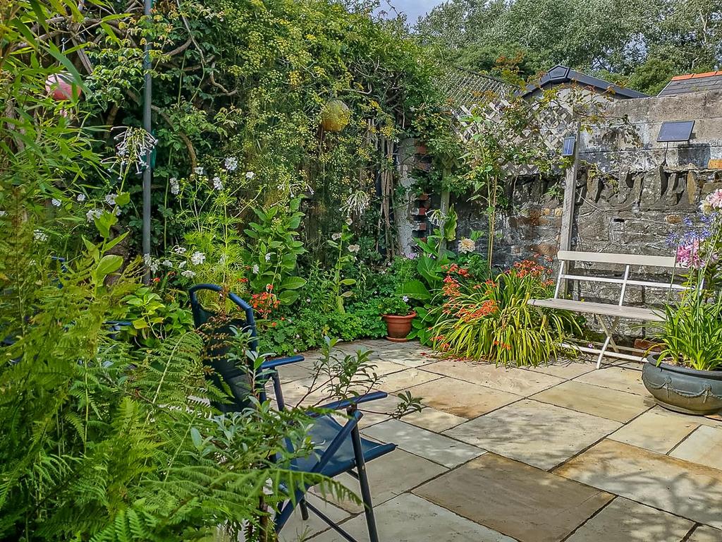 9 Garden-2.jpg