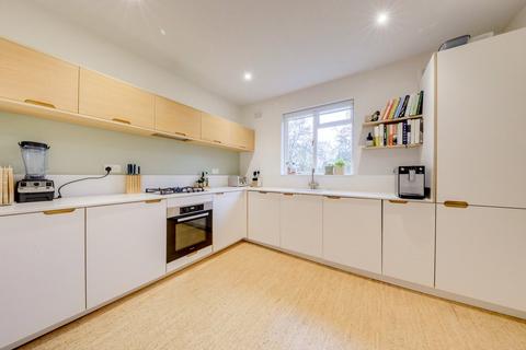 3 bedroom maisonette to rent, Montem Road, Forest Hill, London, SE23