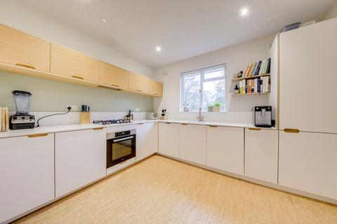 3 bedroom flat to rent, Montem Road, Forest Hill, SE23