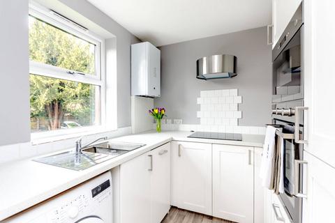 2 bedroom flat to rent, Midhope Road, Mount Hermon, Woking, GU22