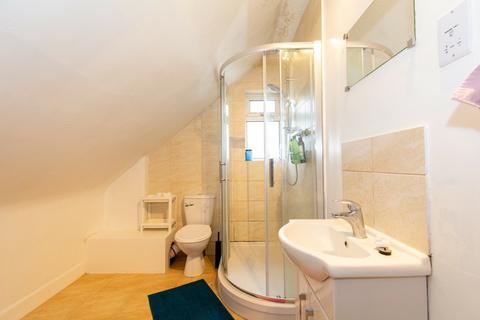 undefined, 1 Bed Flat on Charminster Highstreet