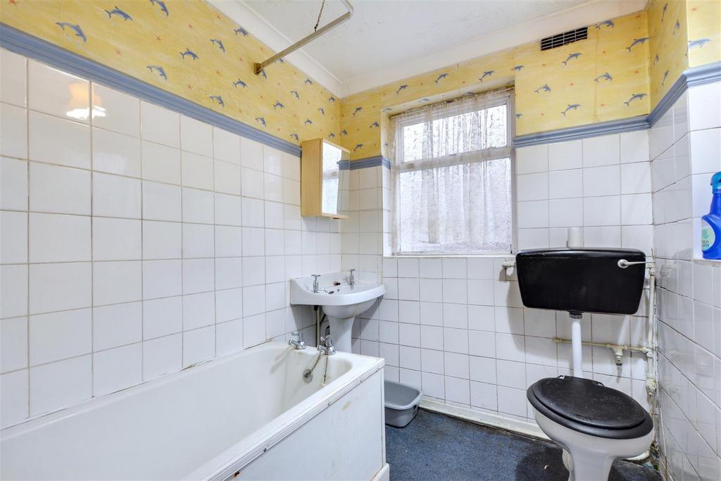 Bathroom 2.jpeg