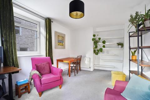 2 bedroom flat to rent, Knollys Road, Streatham, London, SW16