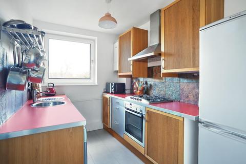 2 bedroom flat to rent, Knollys Road, Streatham, London, SW16