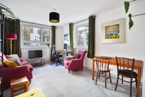 2 bedroom flat to rent, Knollys Road, Streatham, London, SW16