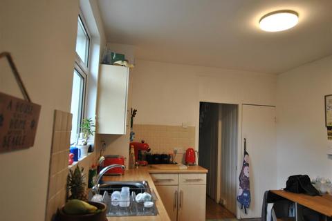 3 bedroom terraced house to rent, Grove Park Road, Bristol