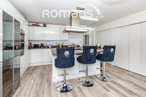 4 bedroom semi-detached house to rent, Dedworth Drive, Windsor, SL4